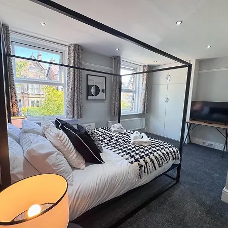 Апартаменты Harrogate Serviced 5Br House By Brookland Stays Short Lets With Wifi *
