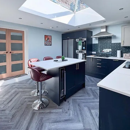Harrogate Serviced 5Br House By Brookland Stays Short Lets With Wifi Харрогейт